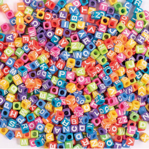 Barevné plastové korálky abeceda 7 x 7 mm 300 pcs